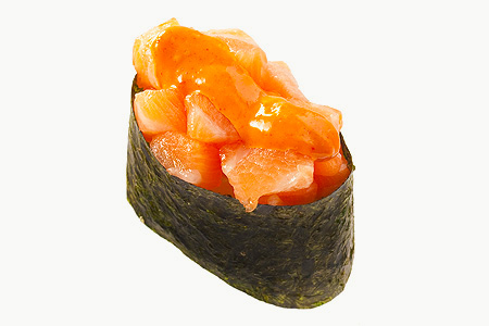 Спайс-суши с копченым лососем